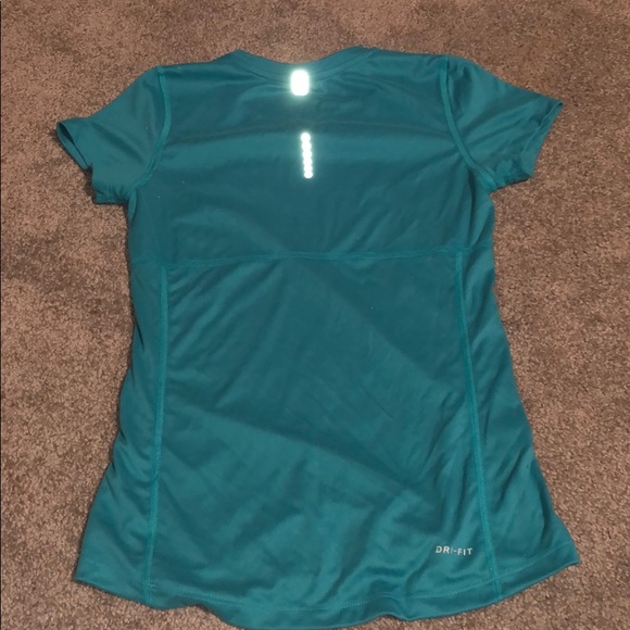 nike t-shirt - Picture 2 of 2